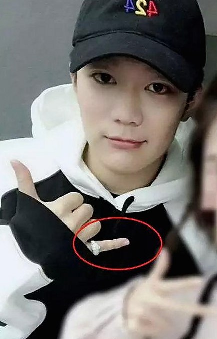 欧美知名Coser Sweetiefox二月新作：避难所少女遭遇壮汉后沦陷