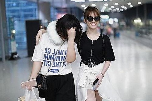 明星幕后大揭秘：他的一举一动都在关注焦点🔥