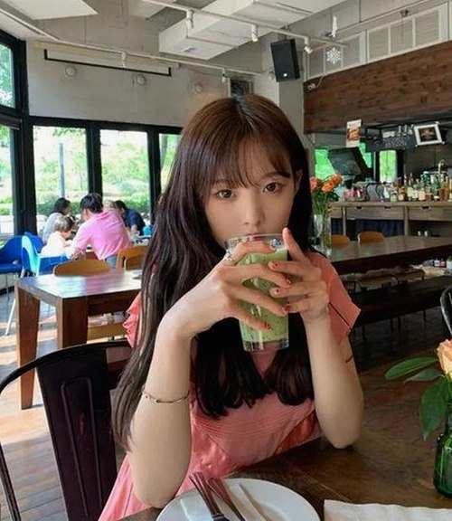 杨紫复出引发热议，幕后故事曝光：从争议到新高峰